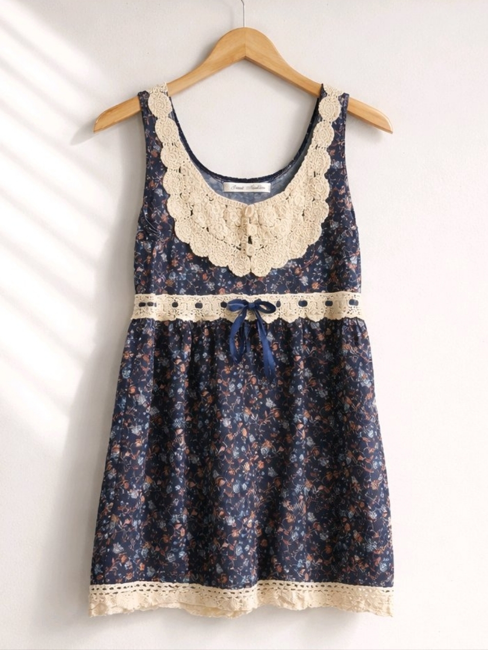 Great Fashion Navy Floral Crochet-Trim Top Size XS